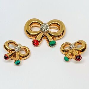 Vintage JOAN RIVERS Red & Green Glass Cabochons Gold Tone Bows Brooch & Earrings